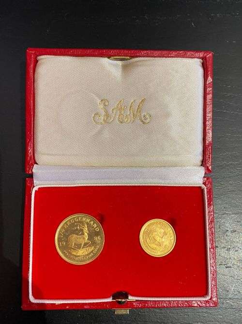 Highly collectable 2 Kruger Rand gold coin set in SAM Red box 1/10(1985) & 1/4(1986)