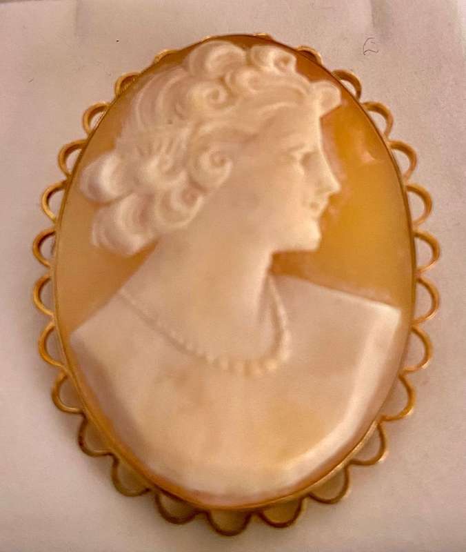 large 9ct gold cameo from 1928
