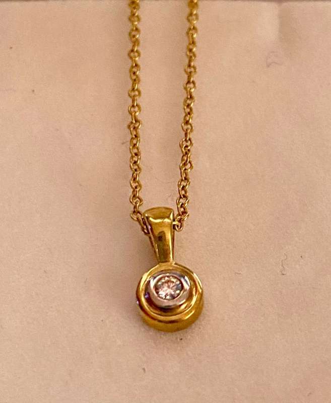 9ct yellow gold and approx 0.25 carat diamond necklace and pendant