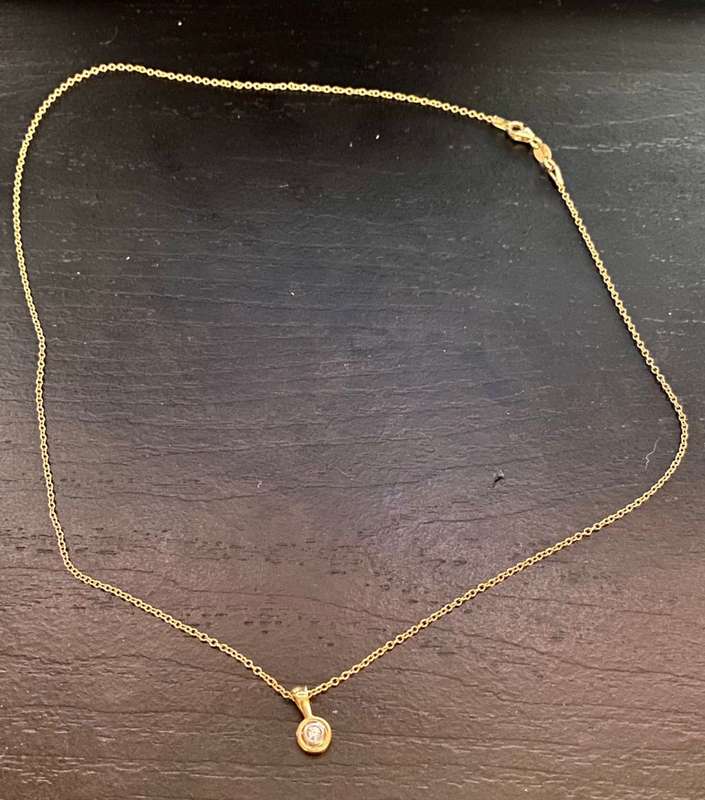 9ct yellow gold and approx 0.25 carat diamond necklace and pendant