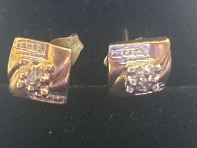 9ct gold square shaped stud earrings with real diamonds