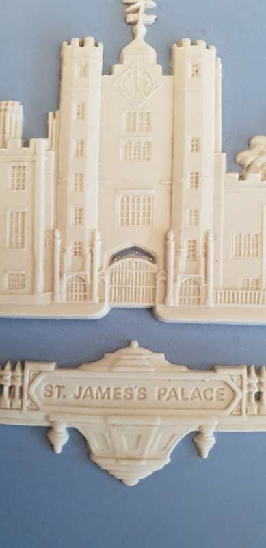 Wedgwood Blue and White Christmas Plate - St. James`s Palace 1980
