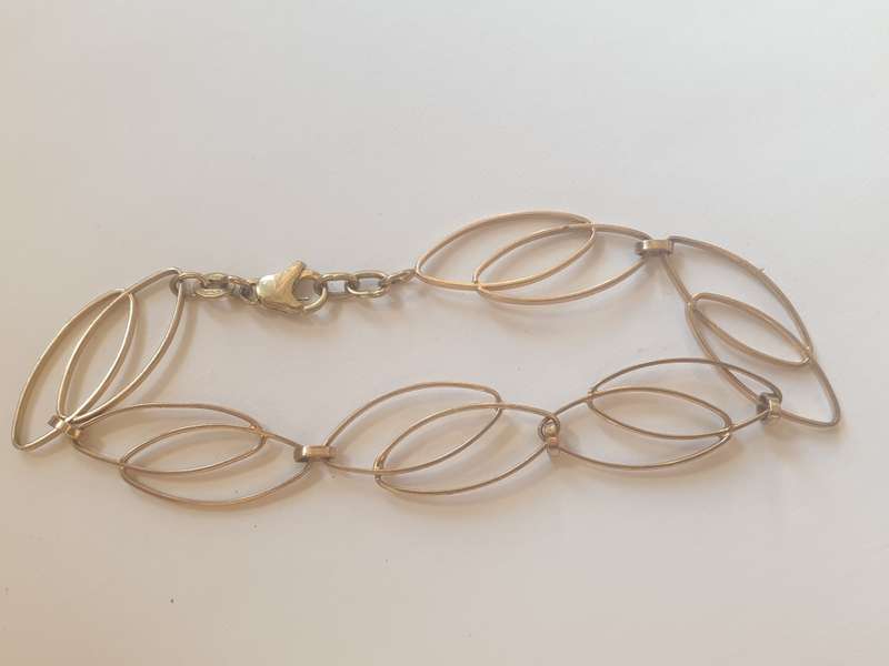 9ct yellow gold unusual style bracelet