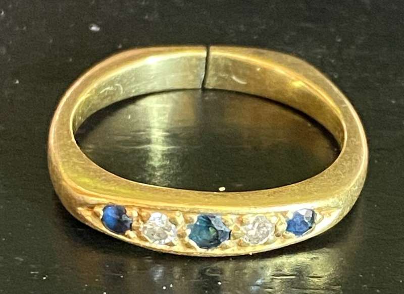 18ct yellow gold with 3 blue Sapphire`s and 2 Diamond`s