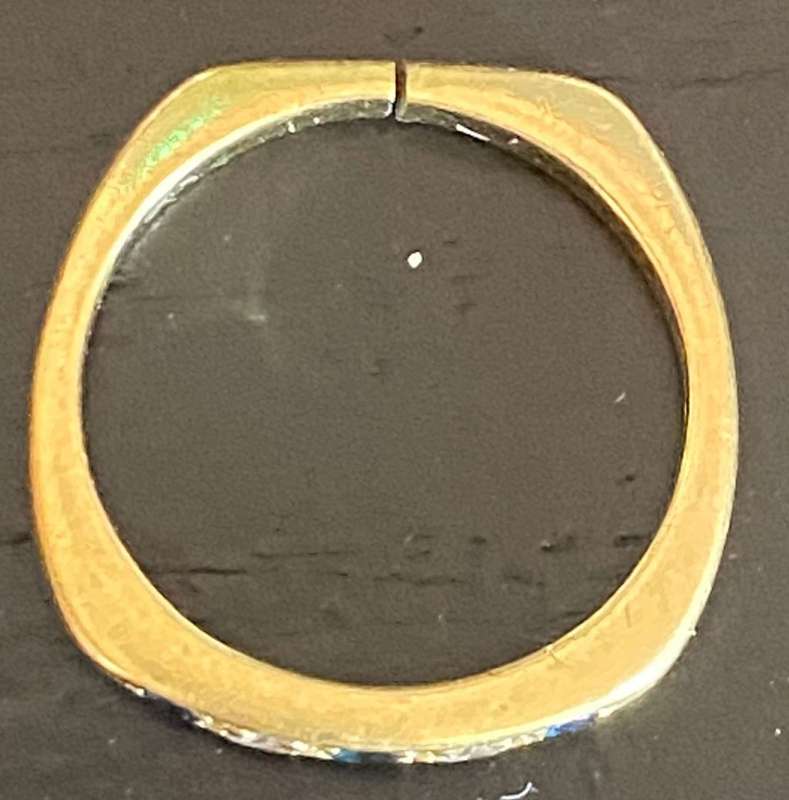 18ct yellow gold with 3 blue Sapphire`s and 2 Diamond`s