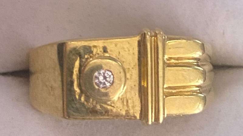 Gents 18ct yellow gold & Solitaire Diamond Signet Ring