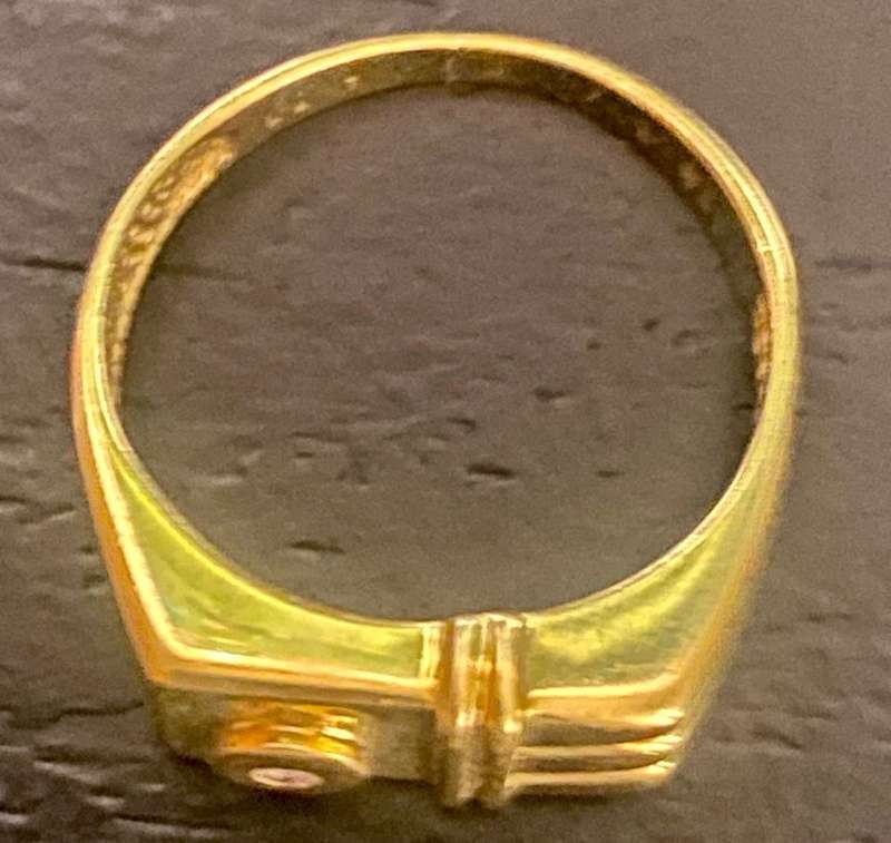 Gents 18ct yellow gold & Solitaire Diamond Signet Ring