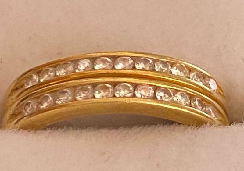 18ct Double band ring with 22x Diamonds