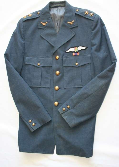SAAF -- SOUTH AFRICAN AIR FORCE - PILOTS STEP OUT TUNIC -- LIEUTENANT 1982
