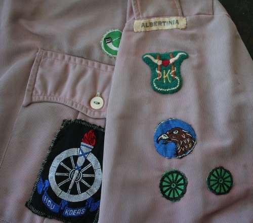 1970's VINTAGE VOORTREKKER SHIRT WITH BADGES.