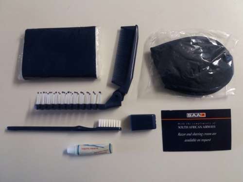 VINTAGE SOUTH-AFRICAN AIRWAYS 1st CLASS OVERNIGHT POUCH WITH CONTENTS