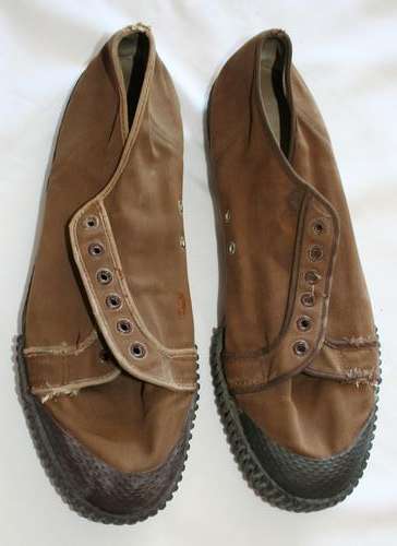 SADF SPORT SHOES,TEKKIES,TACKIES -- SIZE 11 1/2 -- RARE -- BUSH WAR ERA