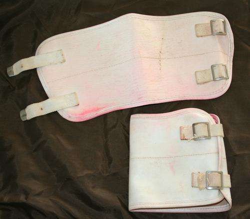 SADF -- 1 PAIR PUTTEES -- WHITE - LATER TYPE FROM 1980's