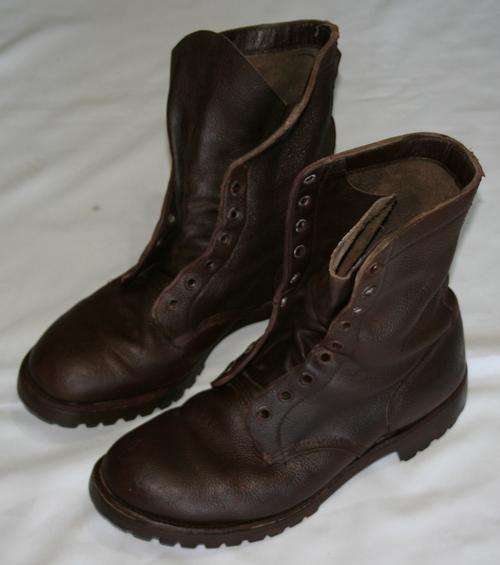 SADF-- BROWN LEATHER BOOTS--SIZE 10.5 -- BUSH WAR ERA