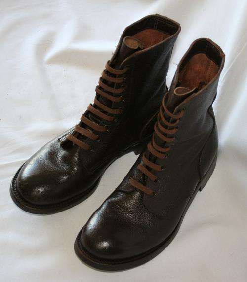 SADF-- BROWN LEATHER BOOTS--SIZE 8 -- VERY GOOD -- BUSH WAR ERA