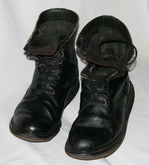 SADF-- BLACK LEATHER BOOTS -- SIZE 8 -- BUSH WAR ERA