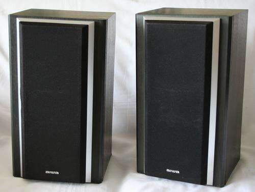 PAIR OF AIWA STEREO SPEAKERS - A1 CONDITION -POWERFUL SOUND