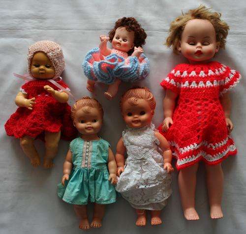 GROUP OF 5 VINTAGE DOLLS -- DRESSED -- 1 LOT