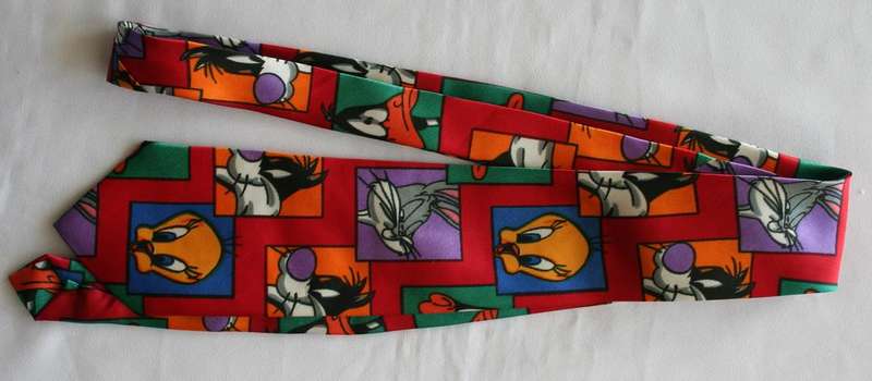 COMIC PRINT TIE -- TWEETY PIE, SYLVESTER CAT, BUGS BUNNY & DAFFY -- TIE NECKWEAR