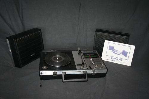 SANYO PORTABLE TURNTABLE VINYL RECORD PLAYER/ MW-SW-FM RADIO 33,45,78 RPM-- RARE--WORKING CONDITION