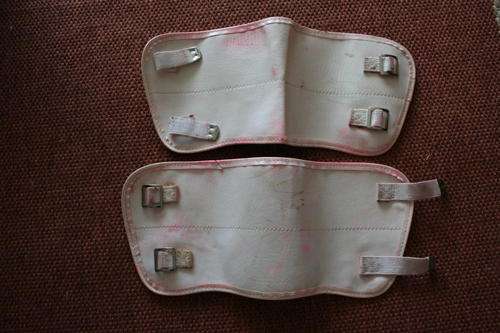 SADF-- PAIR OF WHITE STEP OUT GAITERS/PUTTEES, 1988-- WORN WITH BROWN NUTRIA CLOTHING