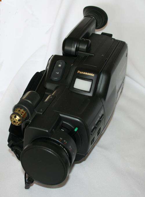 VINTAGE PANASONIC NV-MC20 VIDEO CAMERA,VHS-C  -- NOT WORKING