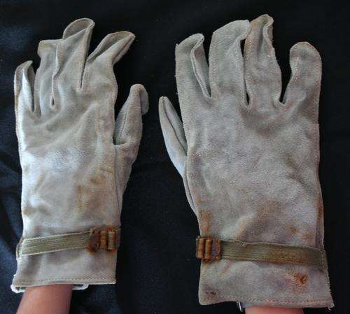 SADF-- ONE PAIR LEATHER GLOVES -- HEAVY LABOUR ...BARBED WIRE HANDLING-- BUSH WAR ERA