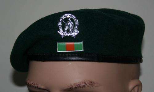 SADF-- COMMANDO BERET WITH BADGE AND AFFILIATION BAR -- BUSH WAR ERA