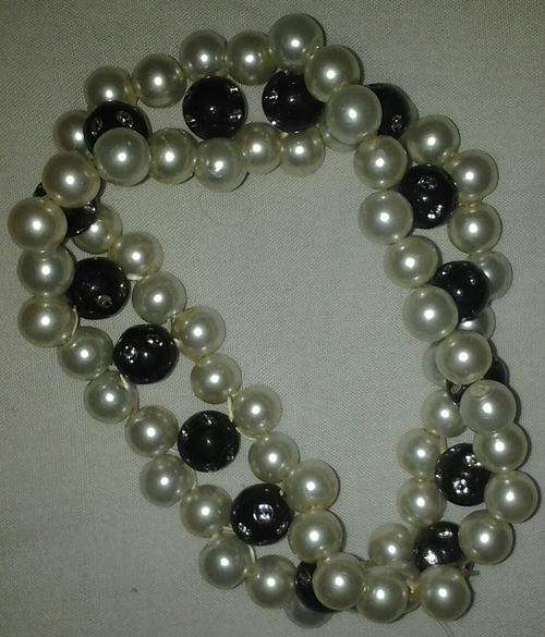 WHITE AND BLACK BRACELET