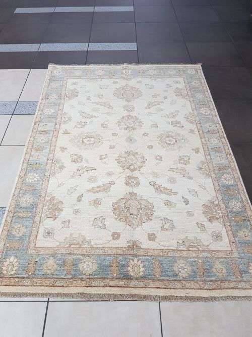 super fine quality choubi carpet 186 x 124 cm