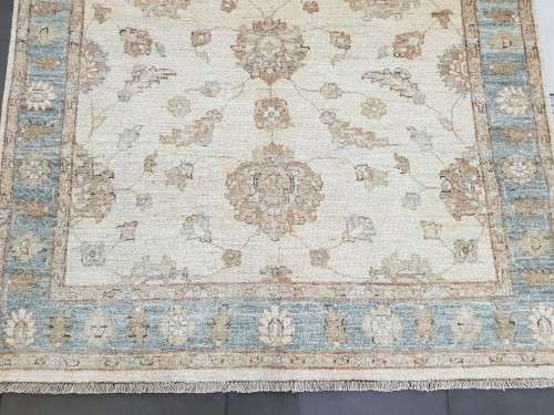 super fine quality choubi carpet 186 x 124 cm