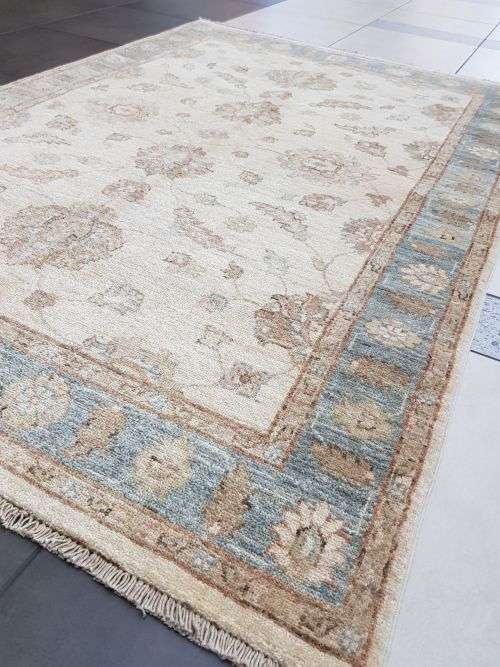 super fine quality choubi carpet 186 x 124 cm