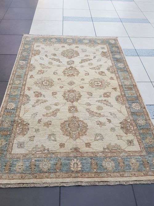 super fine quality choubi carpet 186 x 124 cm