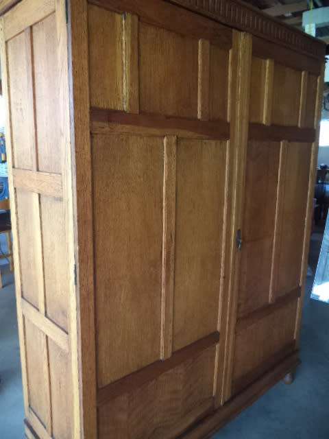 BEAUTIUL OAK WARDROPE / CUPBOARD
