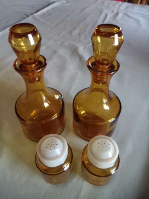 Lovely Retro Amber Cruet set