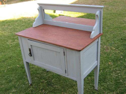 PAINTED WASH STAND