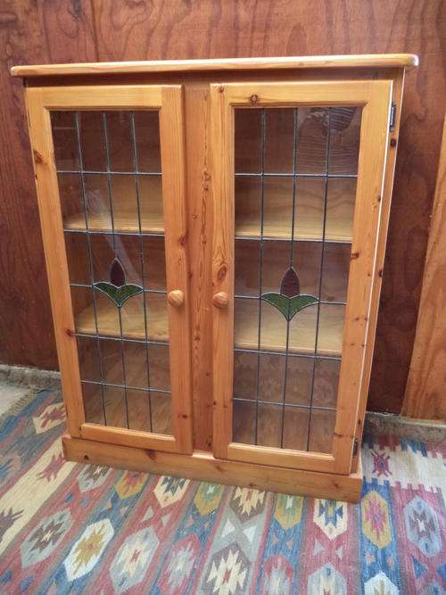 Stunning Oregen pine dispaly / bookshelf cabinet