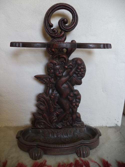 A LOVELY CAST IRON CHERUB STICK / UMBRELLA STAND