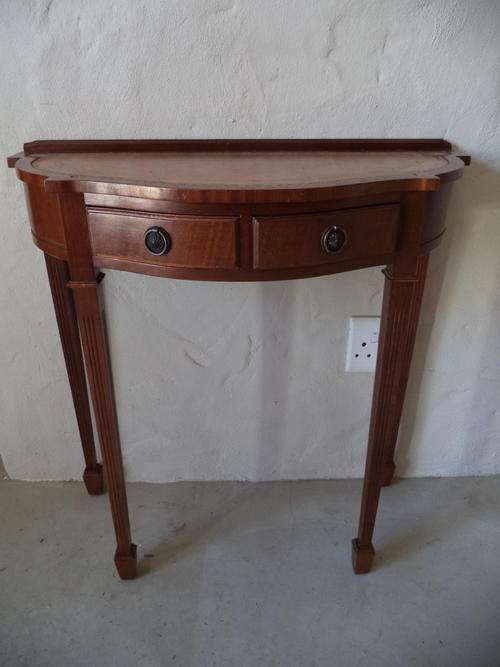 HALF MOON INLAY TABLE