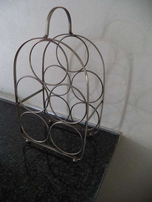 LOVELY RETRO WINE BOTTLE HOLDER