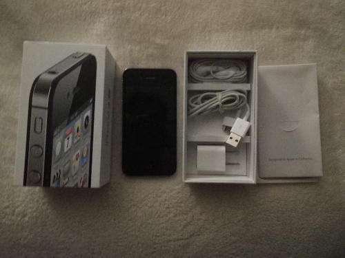 Apple Iphone 4S 16GB Black in PERFECT condition!!!LOOKS NEW!