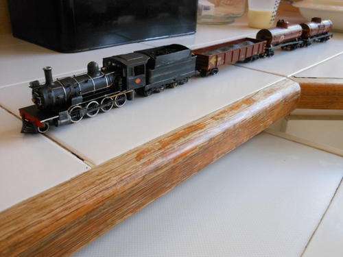 SAR STEAM LOCOMOTIVE----  SCALE HO ---- CLASS 8F--DE AAR----3 GOODS WAGONS.
