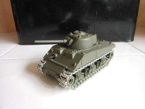 SOLIDO----SHERMAN TANK LIKE NEW CONDITION!!!! ---NOT CORGI