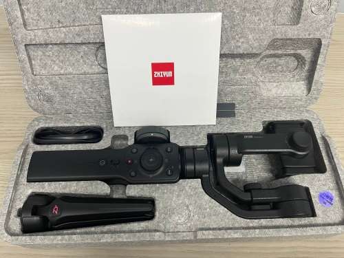 Zhiyun Tech Smooth 4 - 3 axis gimbal stabiliser for mobile phones --CRAZY R1 AUCTION - NO RESERVE!!!