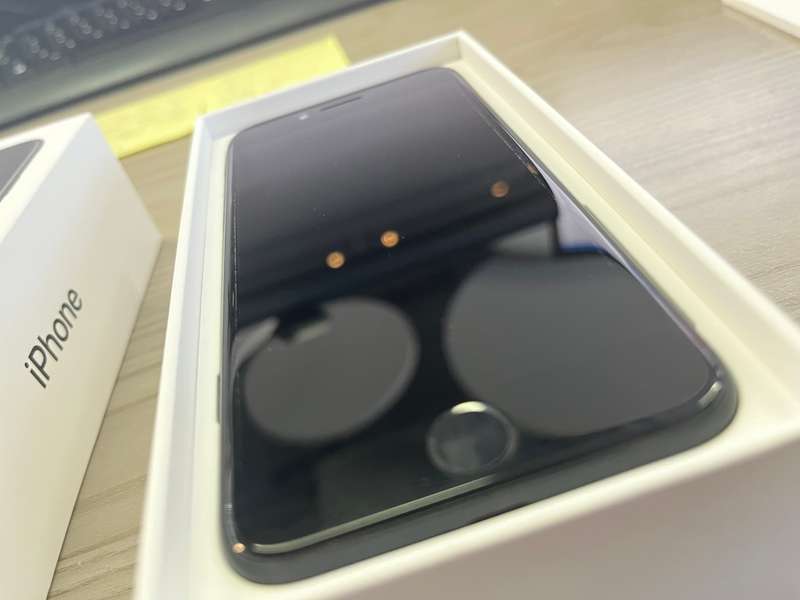 IPhone SE 2020 (2nd edition) 64GB with 95% Battery health!! CRAZY R1 Auction
