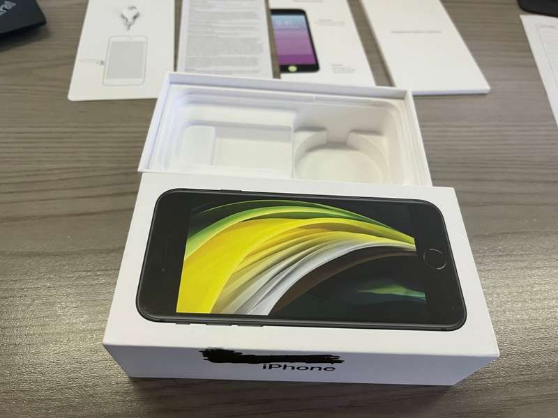 IPhone SE 2020 (2nd edition) 64GB with 95% Battery health!! CRAZY R1 Auction