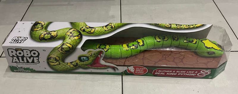 Robo Alive King Python Snake Toy (Shop Soiled) CRAZY R1 Auction - No Reserve!!