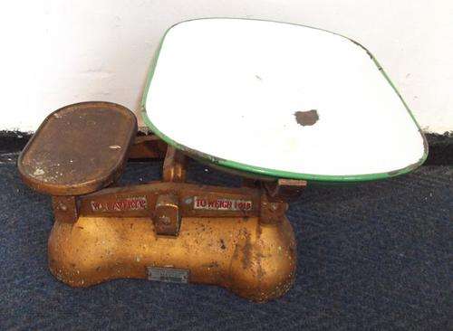 Vintage 1920's Avery baby scale