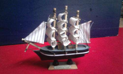 MINITURE HANDMADE PIRATE SHIP