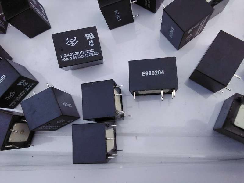 5-Pin Relay Module E980204.  10A, 120VAC/24VDC  (BID PER RELAY) - not the whole tube)!!!